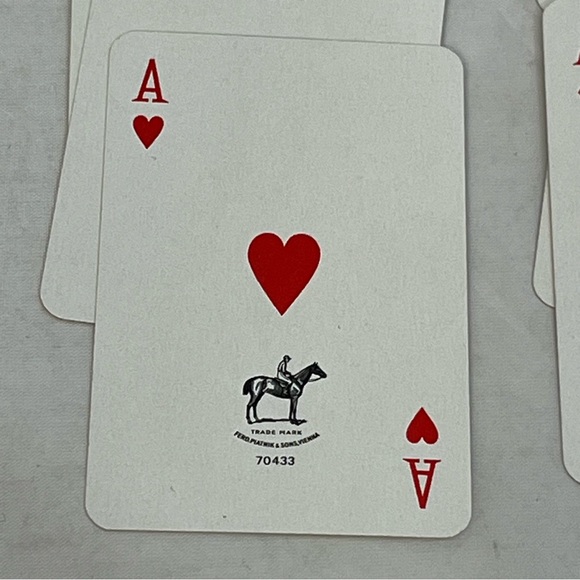 Vintage 1960s Qantas Australia Airline Piatnik Mini Playing Cards Queen King - Picture 3 of 15